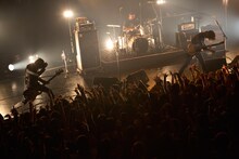 「DOES 10th Anniversary Live『Thanksgiving!』in AKASAKA BLITZ」の様子。（撮影：新保勇樹）