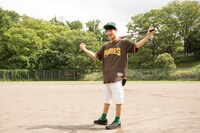 「次ナルTV-G」のMCを務めるユースケ。