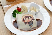 芹澤優考案のフードメニュー「#セリゴハン～ 得意料理はハンバーグ（笑）」。