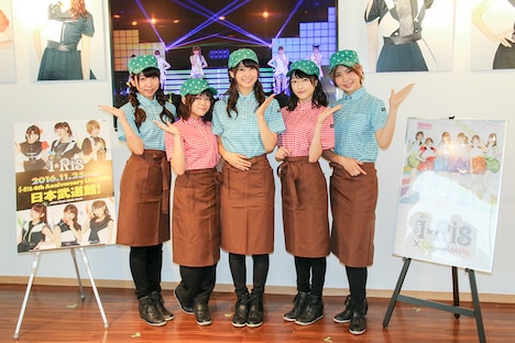 左から山北早紀、若井友希、芹澤優、久保田未夢、澁谷梓希。