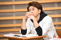 問題の答えを考えるコーイチ。