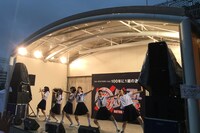 「いつか私たちも超（スーパー）に！伸び白埋めてもよかよかツアー」ファイナル公演の様子。（写真提供：ビクターエンタテインメント）