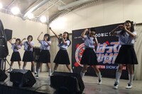 「いつか私たちも超（スーパー）に！伸び白埋めてもよかよかツアー」ファイナル公演の様子。（写真提供：ビクターエンタテインメント）