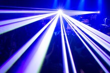 「MIYAVI Japan Tour 2016 "NEW BEAT, NEW FUTURE"」初日公演の様子。（Photo by Yusuke Okada）