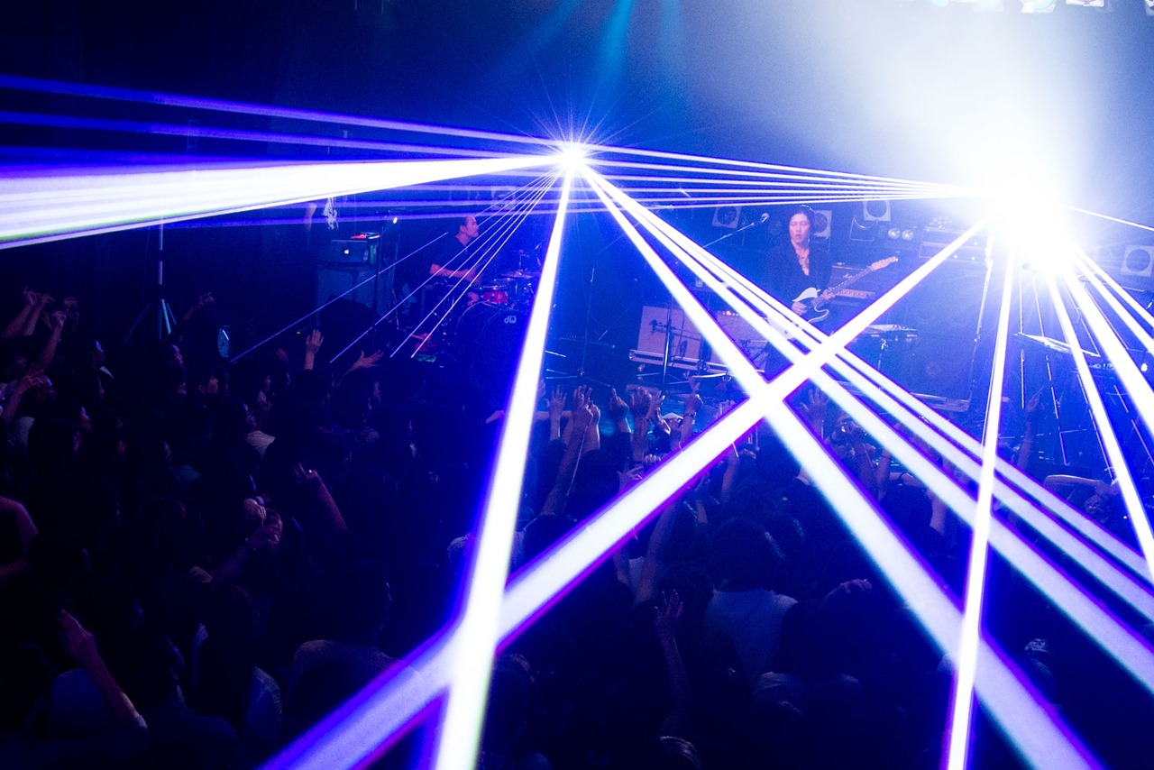 「MIYAVI Japan Tour 2016 "NEW BEAT, NEW FUTURE"」初日公演の様子。（Photo by Yusuke Okada）