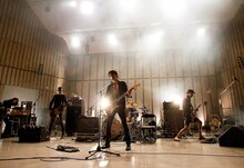 エレファントカシマシ「日比谷野外大音楽堂 2016」の様子。（撮影：岡田貴之）