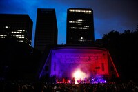 エレファントカシマシ「日比谷野外大音楽堂 2016」の様子。（撮影：岡田貴之）