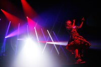 aiko「Love Like Pop vol.19」東京・NHKホール公演の様子。（撮影：岡田貴之）
