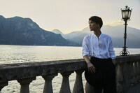 岩田剛典「AZZURRO」のワンカット。（撮影：長山一樹［S-14］）