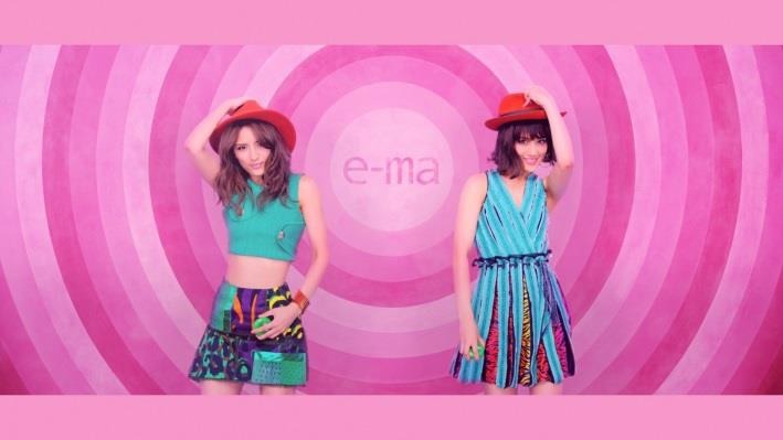「e-maのど飴」新テレビCMのワンシーン。