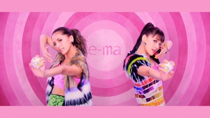 「e-maのど飴」新テレビCMのワンシーン。