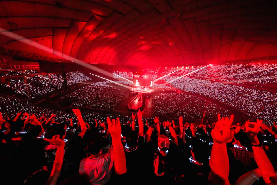 「BABYMETAL WORLD TOUR 2016 LEGEND -METAL RESISTANCE- RED NIGHT」の様子。（Photo by Taku Fujii）
