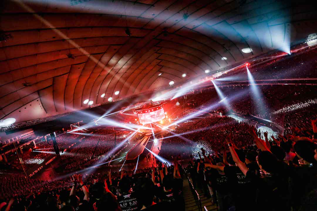 「BABYMETAL WORLD TOUR 2016 LEGEND -METAL RESISTANCE- RED NIGHT」の様子。（Photo by MIYAAKI Shingo）