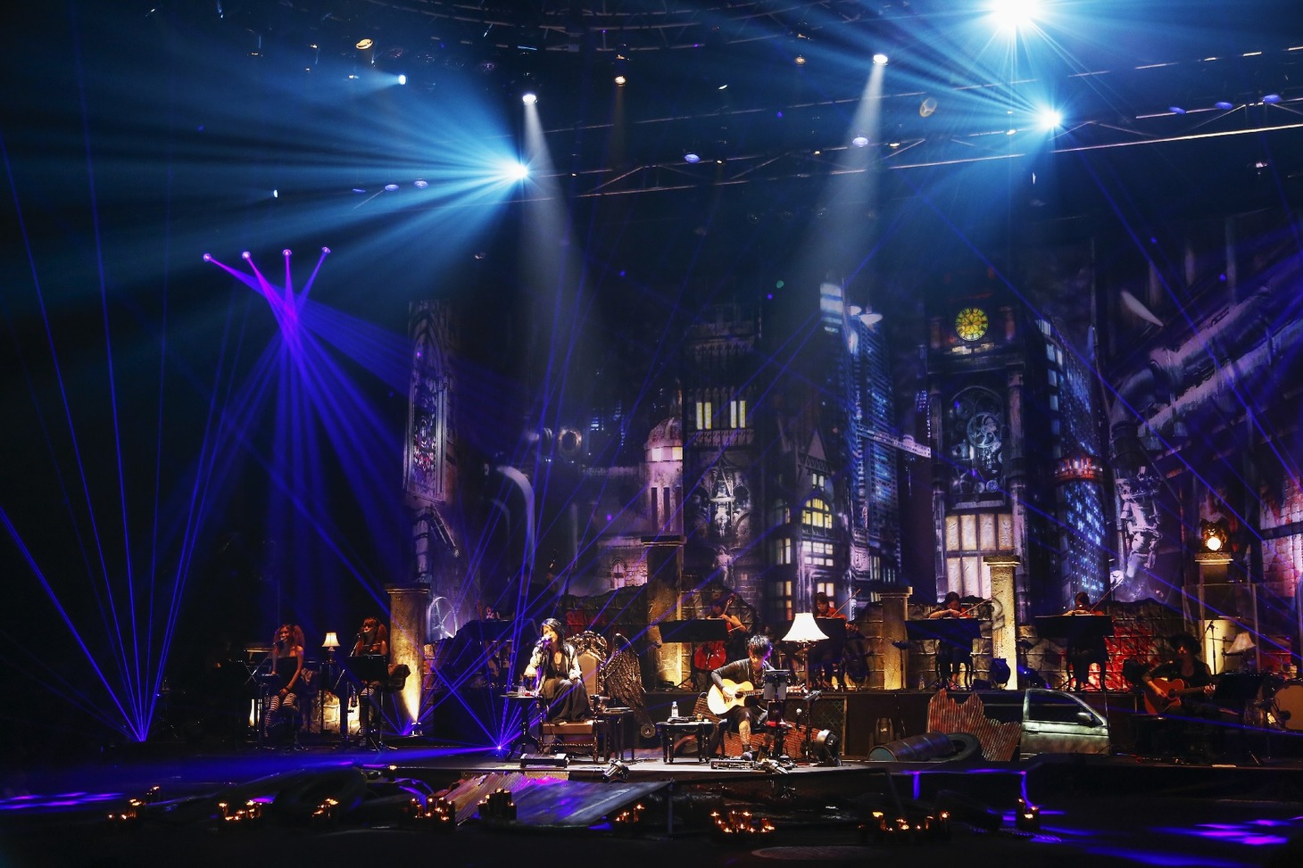 VAMPS「VAMPS LIVE 2016」千葉・舞浜アンフィシアター公演の様子。（撮影：田中和子）