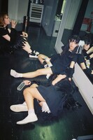 写真集「暗闇から手をのばせ - Lengthen hands from darkness」のワンカット。