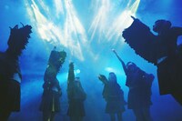 写真集「暗闇から手をのばせ - Lengthen hands from darkness」のワンカット。