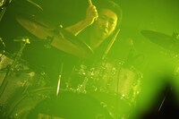 荒井智之（Dr）（撮影：後藤壮太郎）