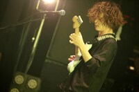 黒田隼之介（G, Cho）（撮影：後藤壮太郎）