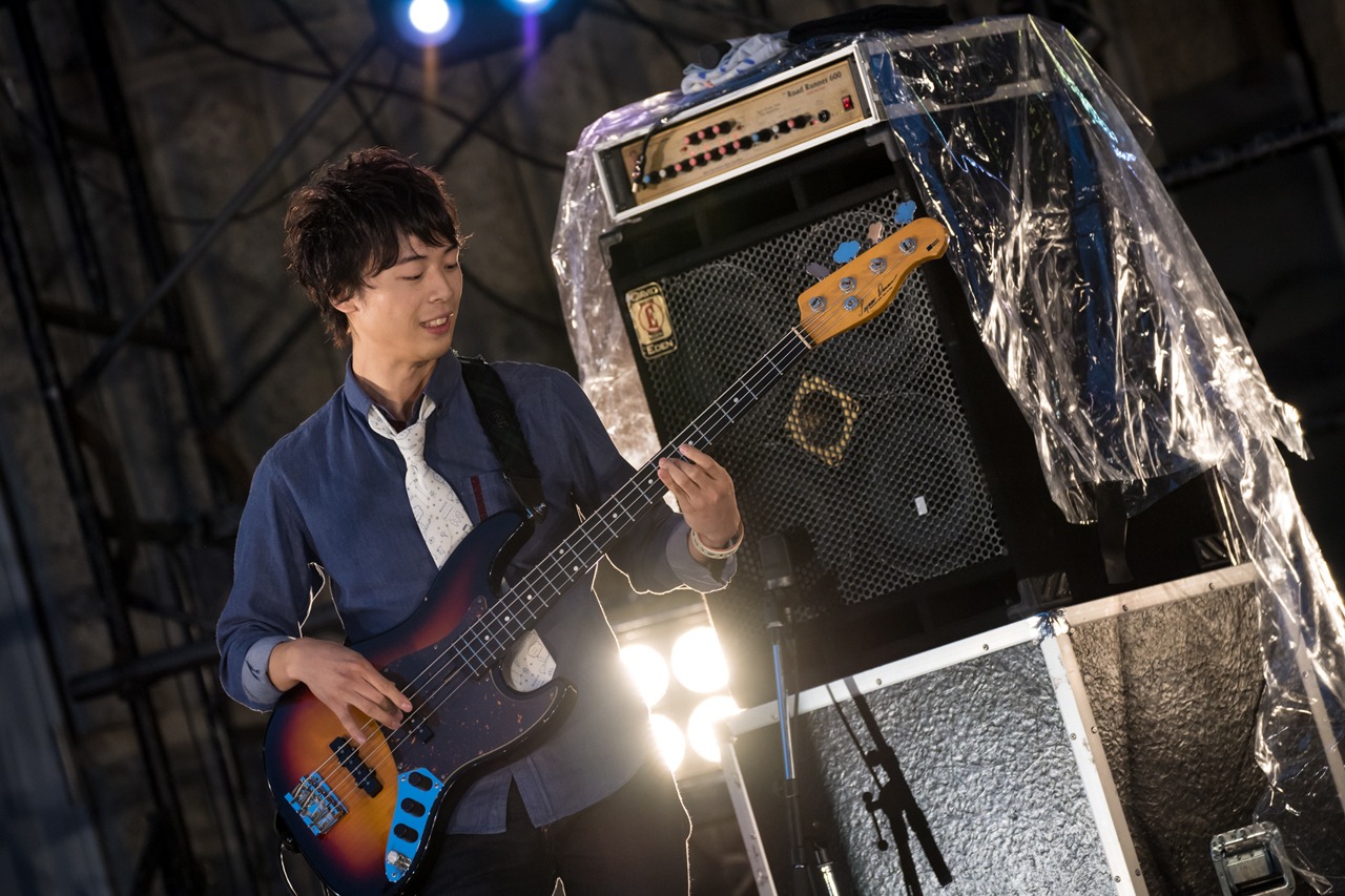 岡田典之（B）（撮影：藤森勇気）