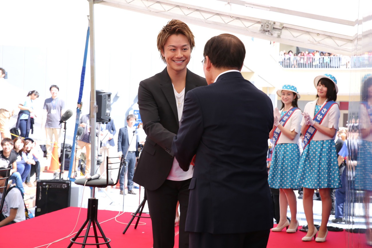 「佐世保観光名誉大使就任式」の様子。（写真提供：LDH）