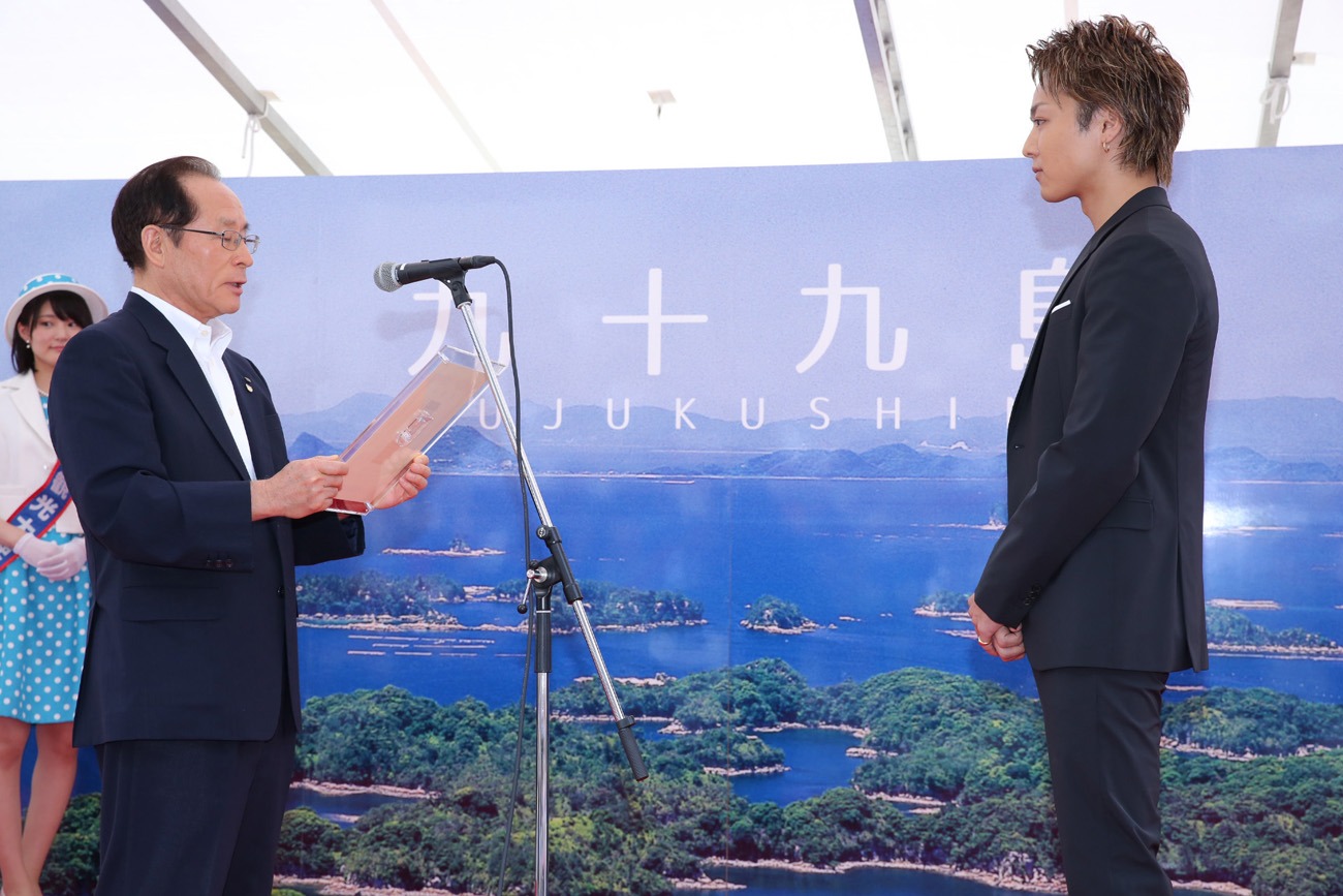 「佐世保観光名誉大使就任式」の様子。（写真提供：LDH）