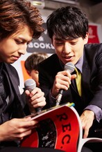 左からタカシ、ユースケ。（写真提供：小学館）