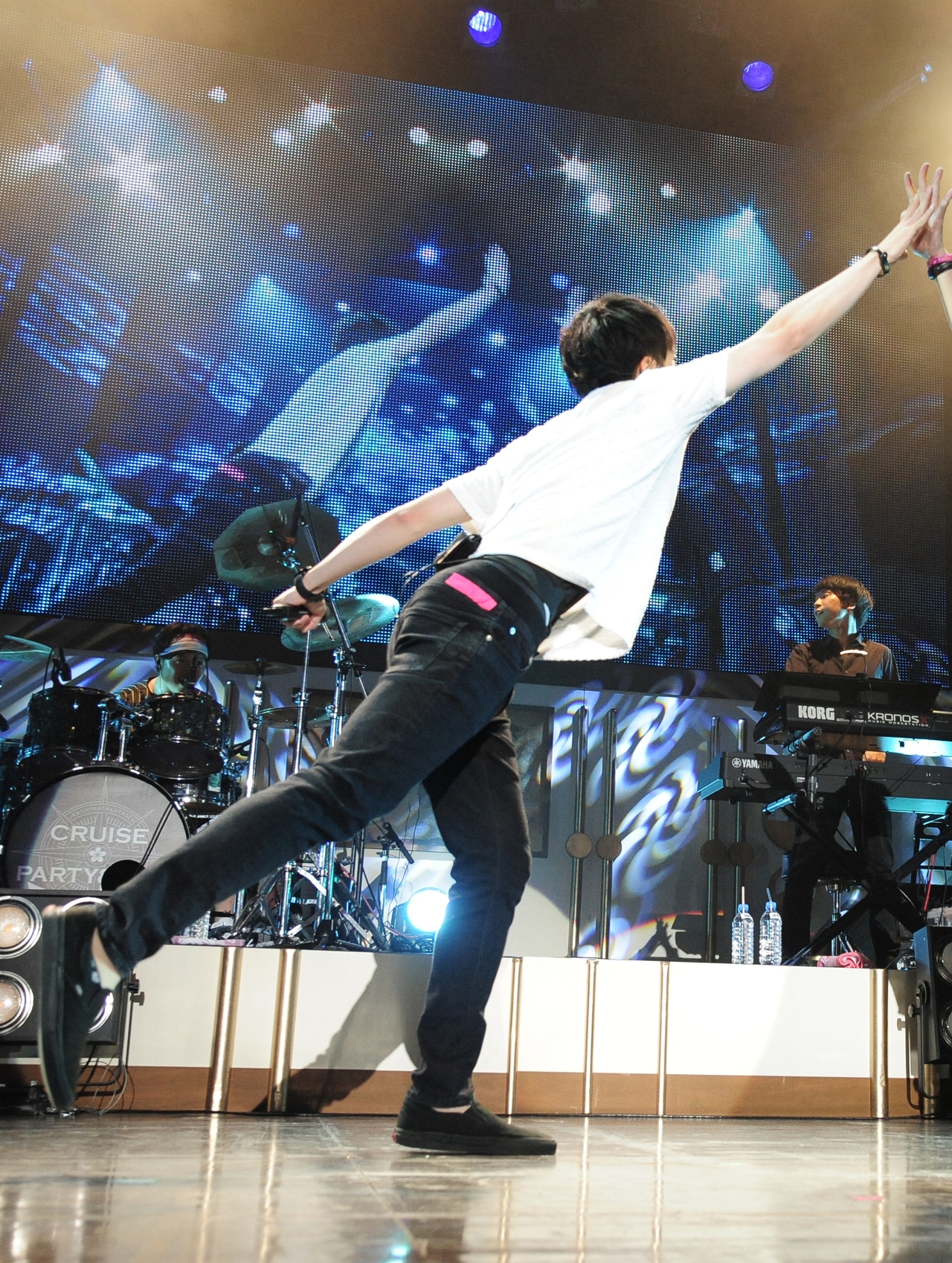 人気画像5位は「浦島坂田船、涙も見せた『SUMMER TOUR』最終公演」より、センラ。（写真提供：EXIT TUNES）