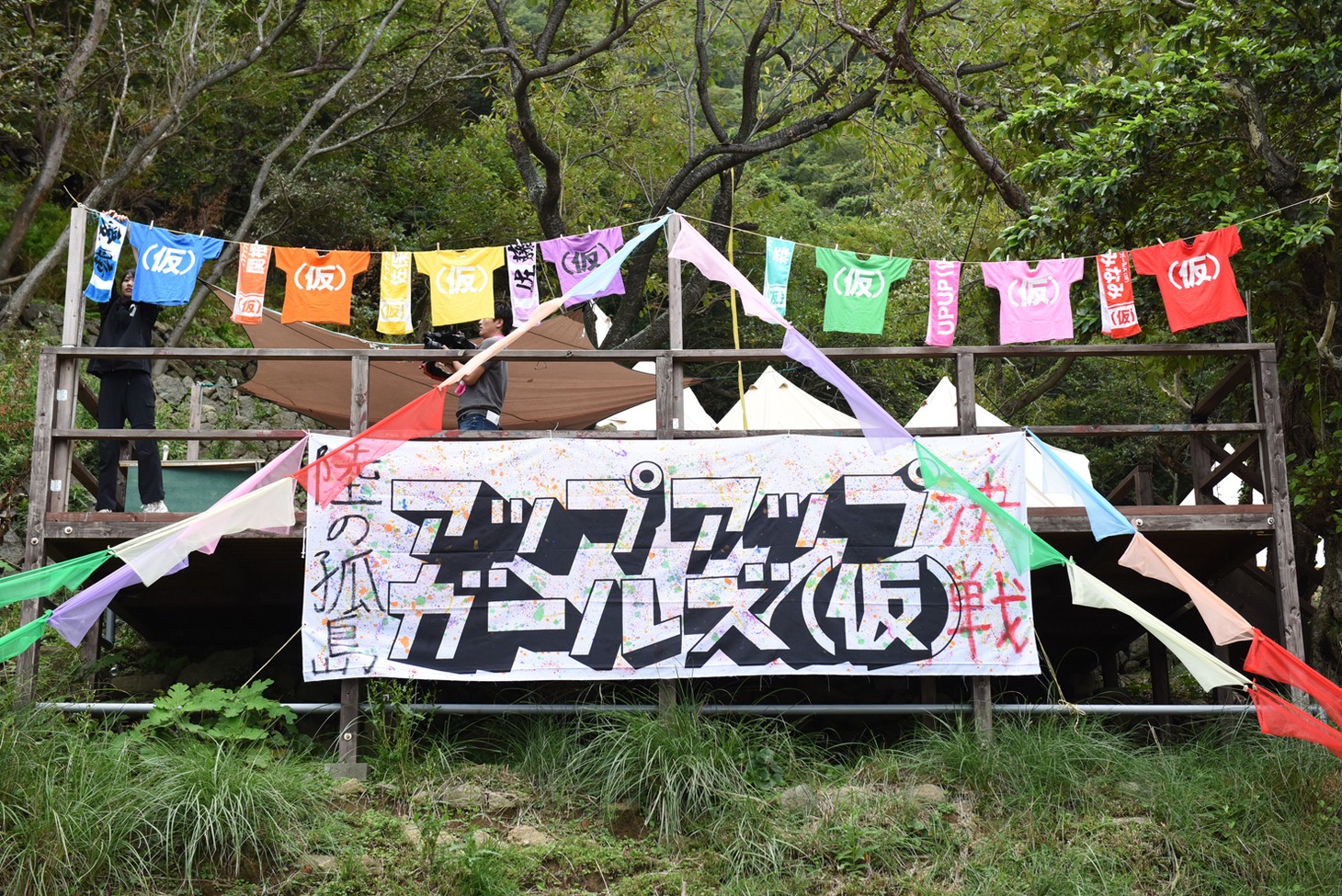 アップアップガールズ（仮）が装飾したステージの様子。