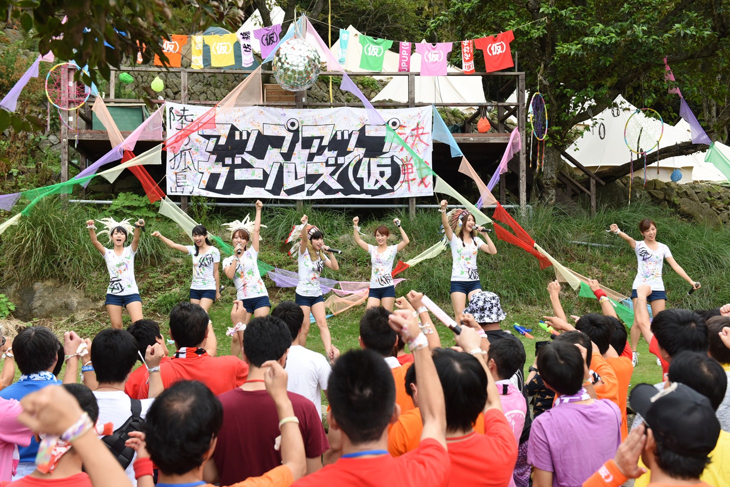 アップアップガールズ（仮）によるライブの様子。