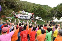 アップアップガールズ（仮）によるライブの様子。