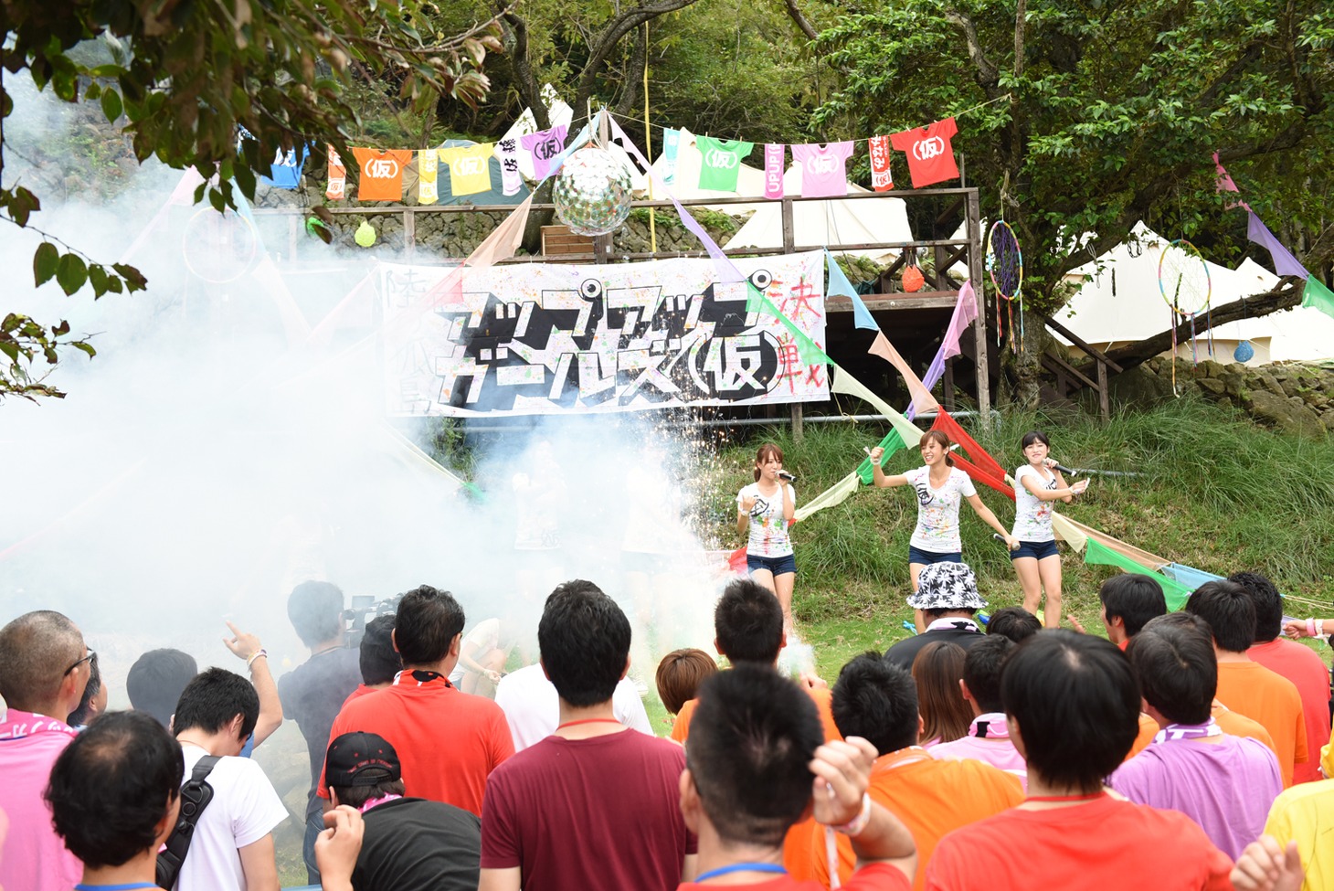 アップアップガールズ（仮）によるライブの様子。