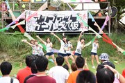 アップアップガールズ（仮）によるライブの様子。