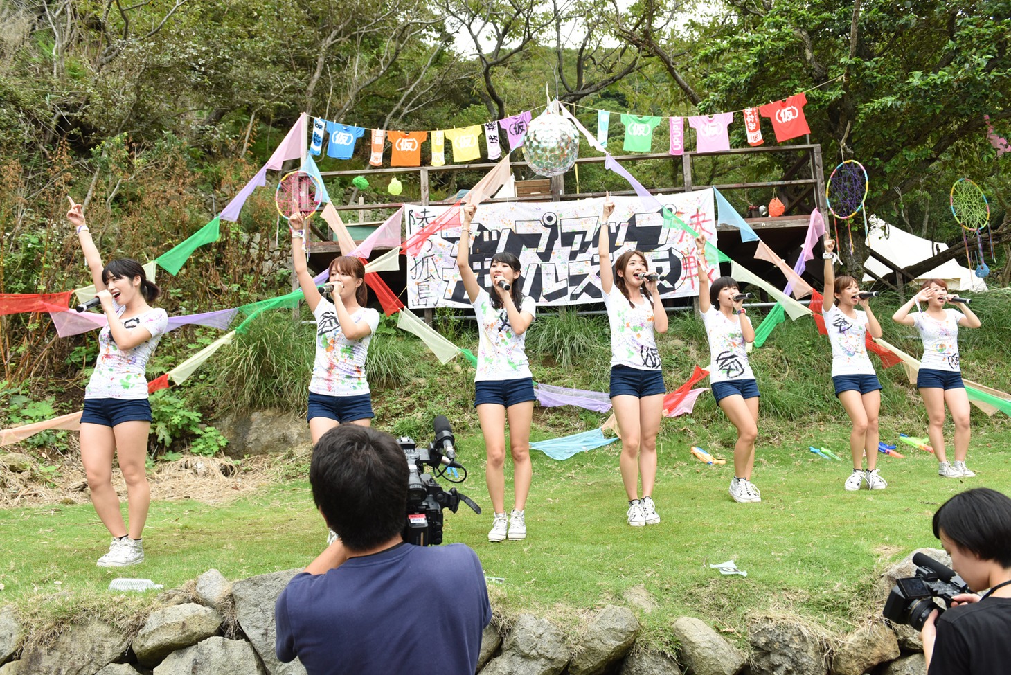 アップアップガールズ（仮）によるライブの様子。