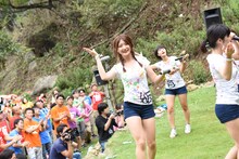 アップアップガールズ（仮）によるライブの様子。