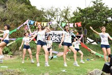 アップアップガールズ（仮）によるライブの様子。