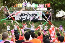 アップアップガールズ（仮）によるライブの様子。