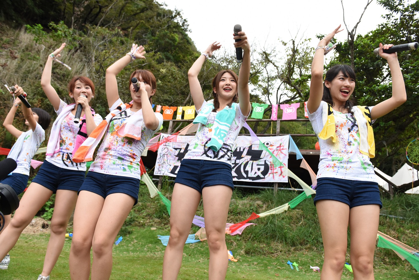 アップアップガールズ（仮）によるライブの様子。