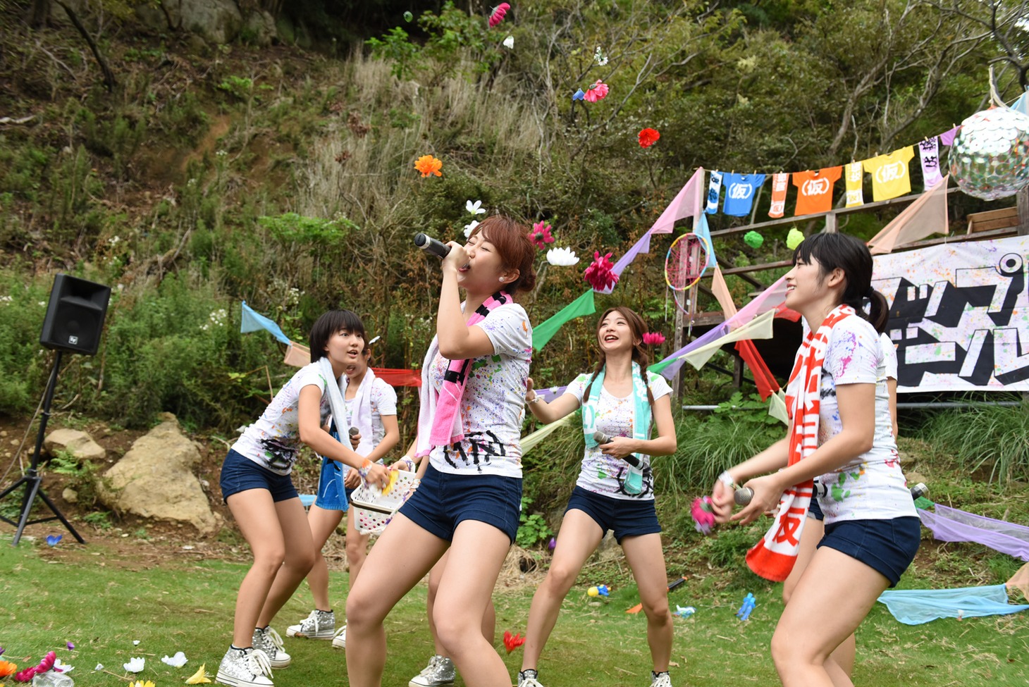 アップアップガールズ（仮）によるライブの様子。