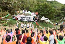 アップアップガールズ（仮）によるライブの様子。