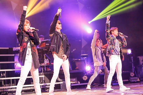 w-inds.「w-inds. 15th Anniversary LIVE TOUR 2016 "Forever Memories”」最終公演の様子。（提供：ポニーキャニオン）