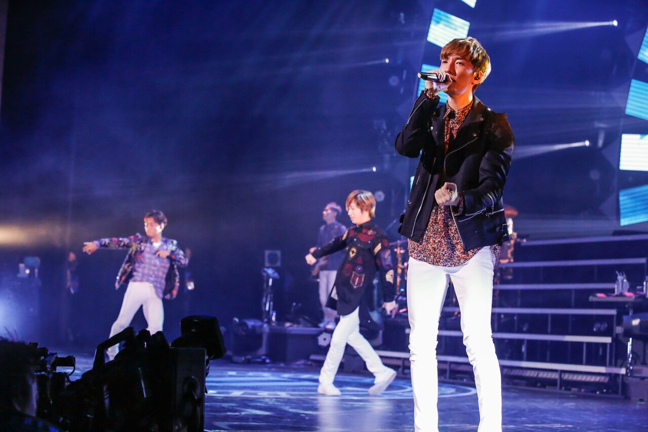 w-inds.笑顔と涙があふれた15周年ツアー国内ファイナル「新たな一歩を