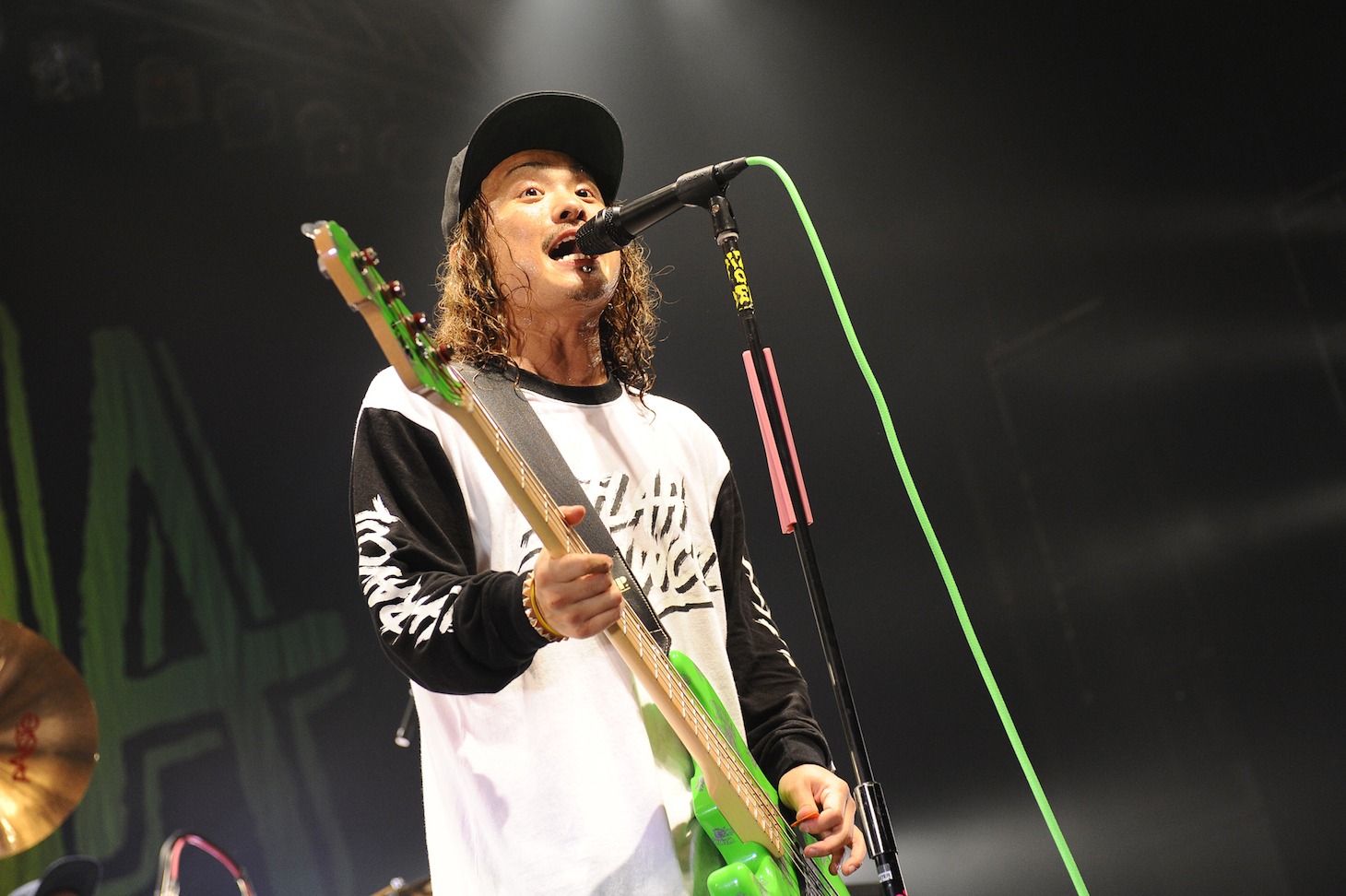 KENTA（Vo, B / WANIMA）（Photo by Yuji ”本田本” Honda）