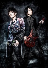 GRANRODEO。左がKISHOW（谷山紀章）。