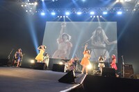 「@JAM×ナタリー EXPO 2016」ストロベリーステージのトップバッターを務めたBAND PASSPO☆。