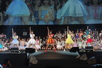 「@JAM×ナタリー EXPO 2016」フィナーレの様子。