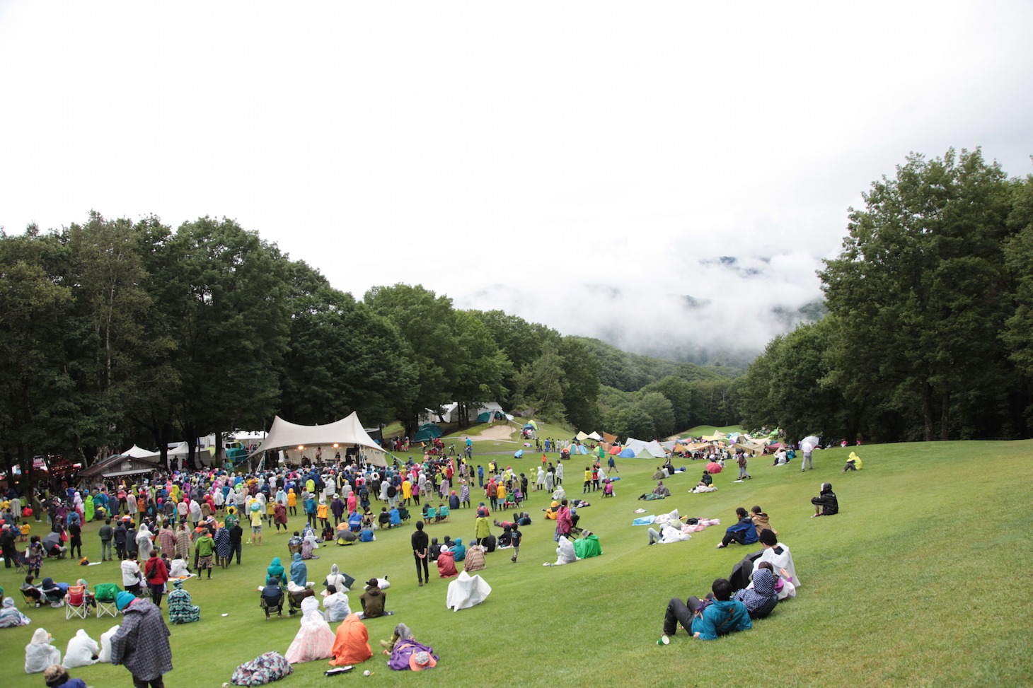 「New Acoustic Camp 2016」の様子。  （c）New Acoustic Camp