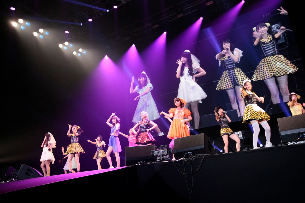 PASSPO☆とベイビーレイズJAPANのコラボの様子。