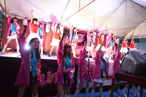 LinQによるライブの様子。