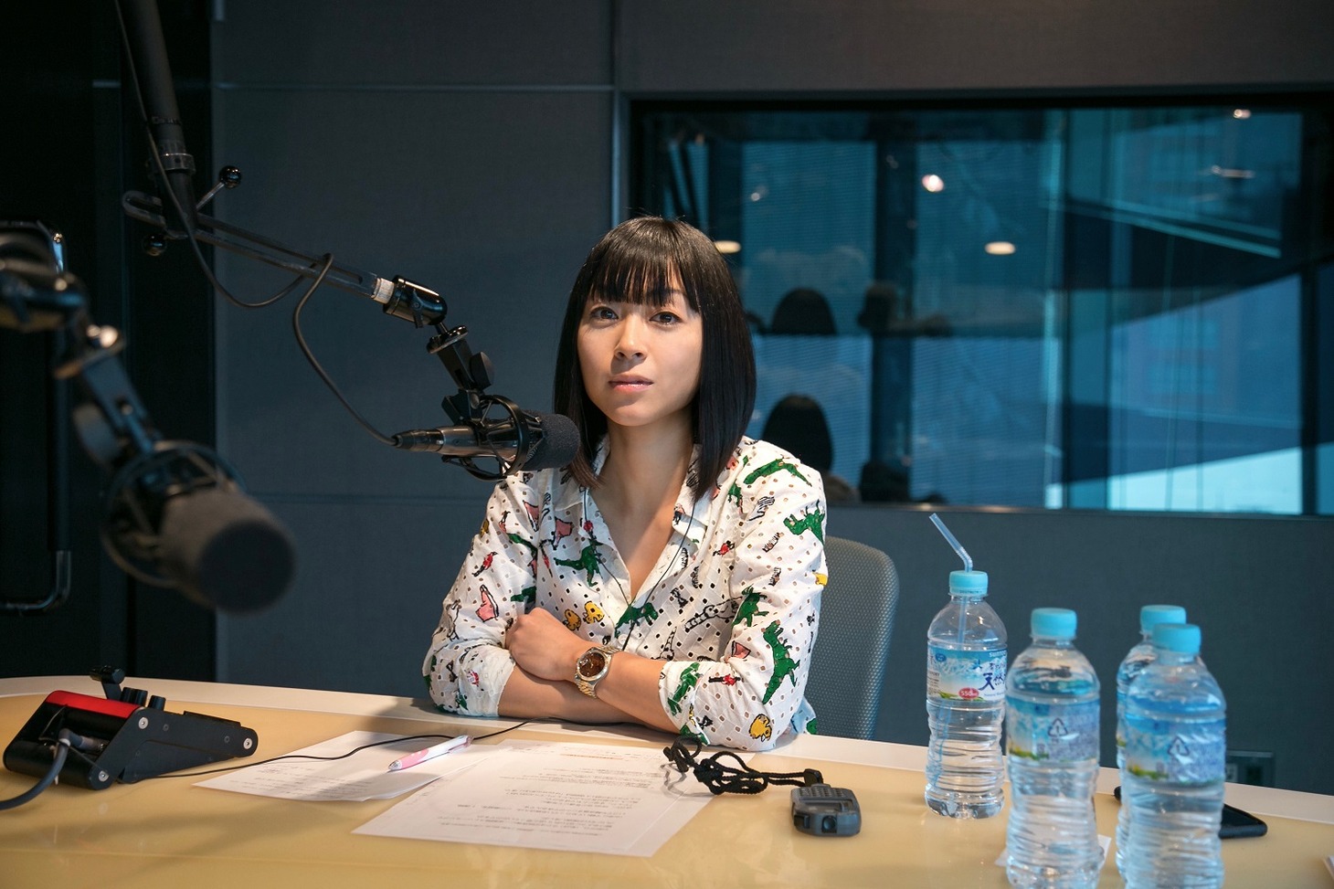 「シェアラジオ特別番組（民放ラジオ特別番組）『サントリー天然水 presents 宇多田ヒカルのファントーム・アワー』」に出演する宇多田ヒカル。