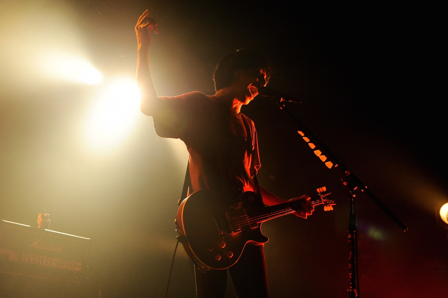 椎木知仁（G, Vo）（Photo by MASANORI FUJIKAWA）